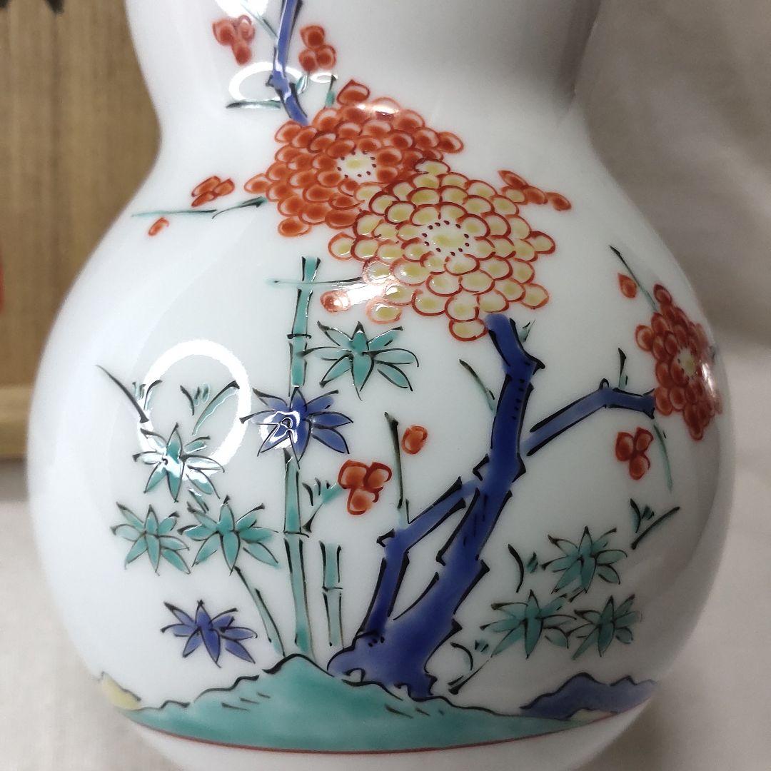 Kakiemon kiln 14th generation Nishiki Umetoribun vase Muddy hand co-box