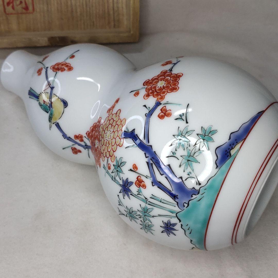 Kakiemon kiln 14th generation Nishiki Umetoribun vase Muddy hand co-box
