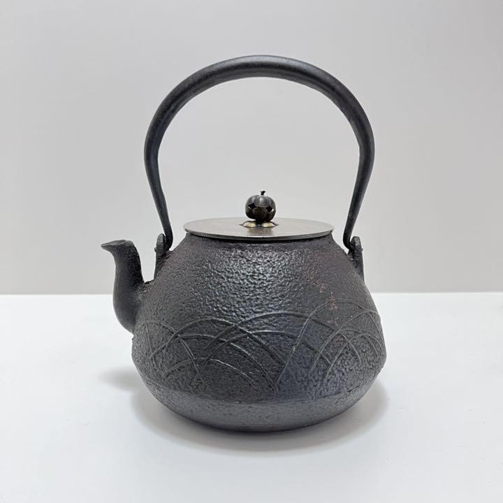 Ryubundo-zukuri Iron kettle Copper lid Jidai iron kettle Jidaimono