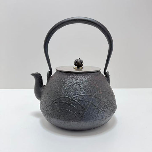 Ryubundo-zukuri Iron kettle Copper lid Jidai iron kettle Jidaimono