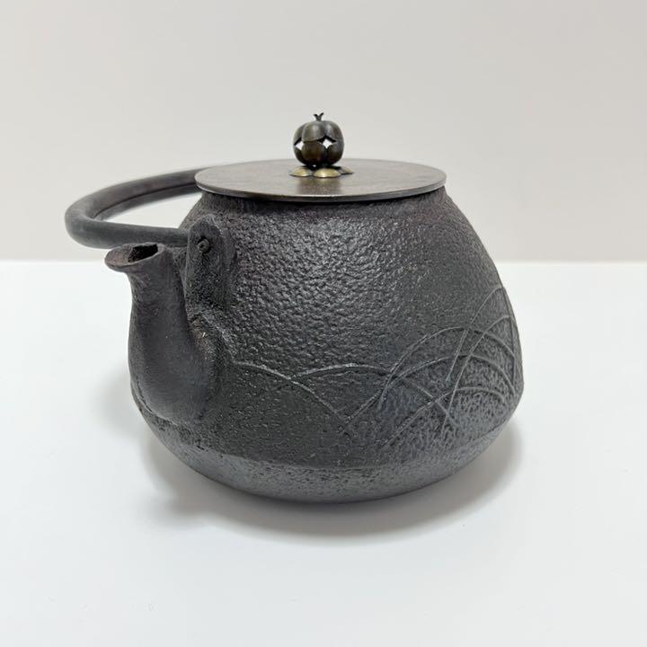 Ryubundo-zukuri Iron kettle Copper lid Jidai iron kettle Jidaimono