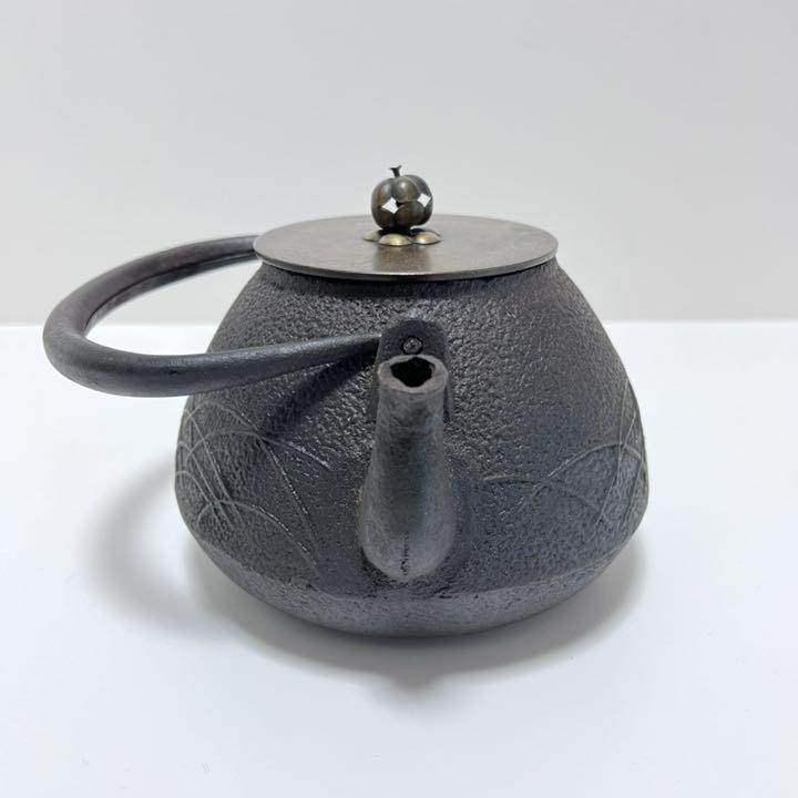 Ryubundo-zukuri Iron kettle Copper lid Jidai iron kettle Jidaimono