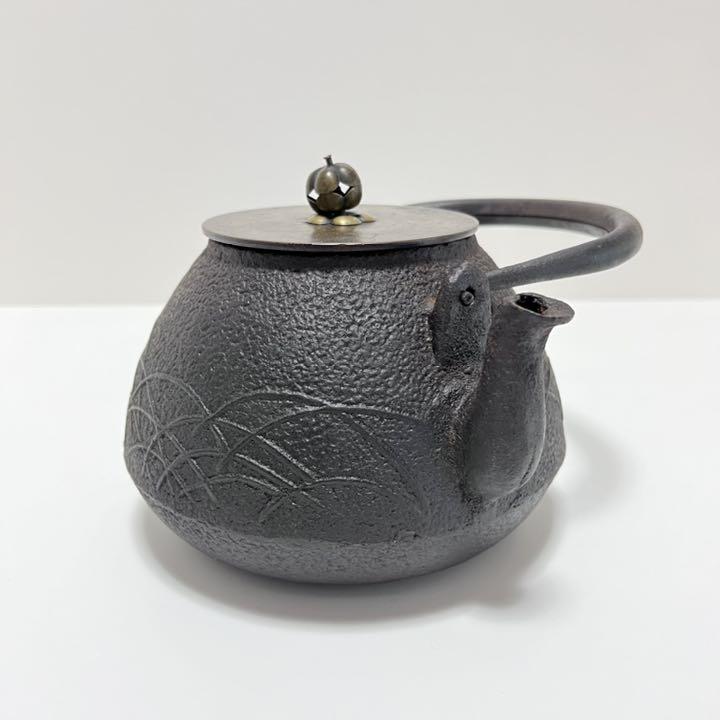 Ryubundo-zukuri Iron kettle Copper lid Jidai iron kettle Jidaimono