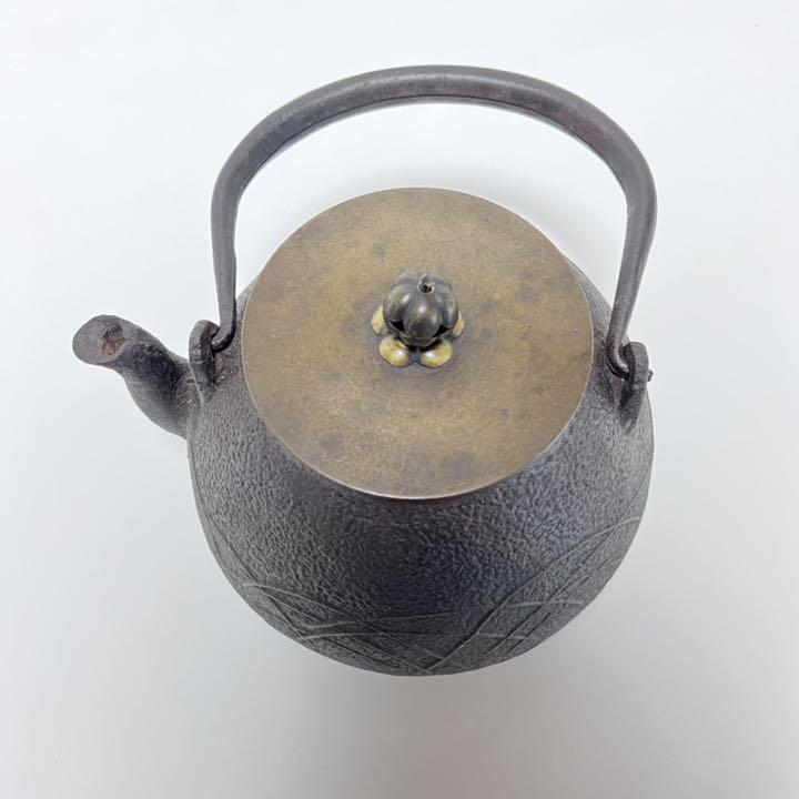 Ryubundo-zukuri Iron kettle Copper lid Jidai iron kettle Jidaimono